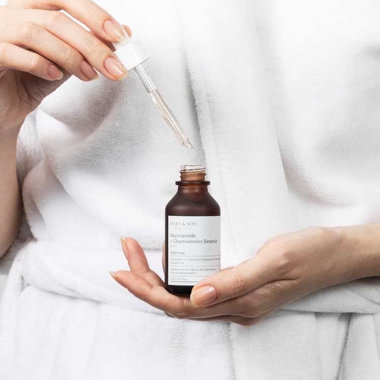 Niacinamide Chaenomeles Sinensis Serum - Rozjaśniające Serum z Niacynamidem i Pigwowcem Chińskim - 30ml - Mary&May